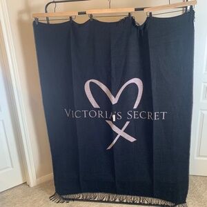 Victoria's Secret black and pink blanket‎ NWT